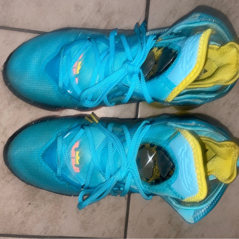 Nike LeBron 19 Christmas Polarized Blue size 8.5